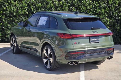 DISTRICT GREEN 2026 Audi SQ5 3.0T Prestige