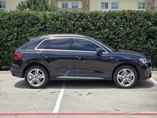 MYTHOS BLACK 2024 Audi Q3 Premium 45 TFSI S line quattro Tiptronic
