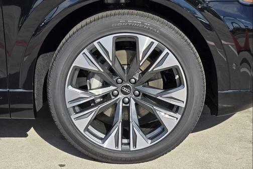 MYTHOS BLACK 2026 Audi Q8 55 Prestige