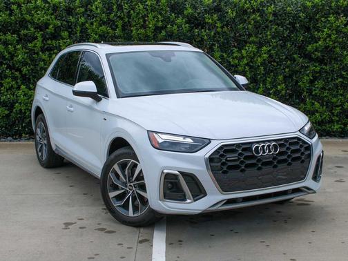 Glacier White Metallic 2023 Audi Q5 45 S line Premium Plus