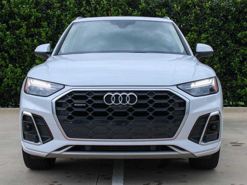 Glacier White Metallic 2023 Audi Q5 45 S line Premium Plus