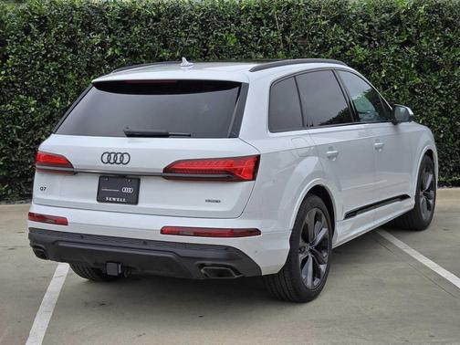 GLACIER WHITE 2025 Audi Q7 55 Prestige