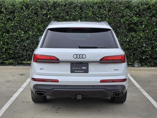 GLACIER WHITE 2025 Audi Q7 55 Prestige