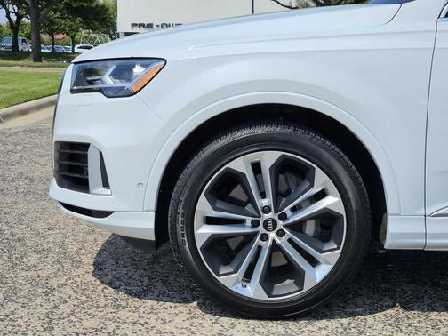 2022 Audi Q7 55 Premium Plus