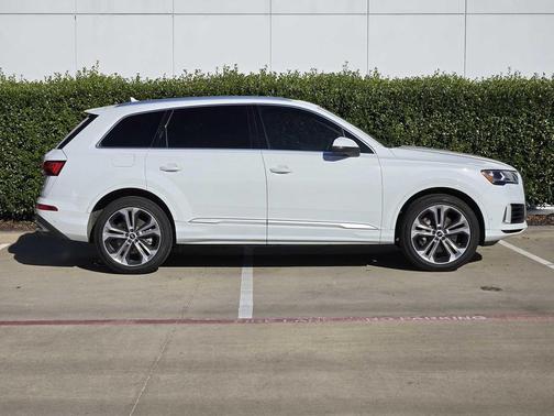 2022 Audi Q7 55 Premium Plus