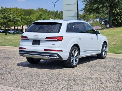 2022 Audi Q7 55 Premium Plus