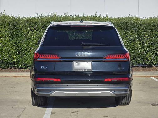 2023 Audi Q7 45 Premium Plus