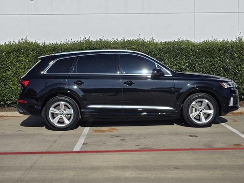 2023 Audi Q7 45 Premium Plus