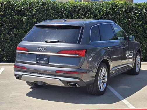 Samurai Gray Metallic 2025 Audi Q7 55 Premium Plus