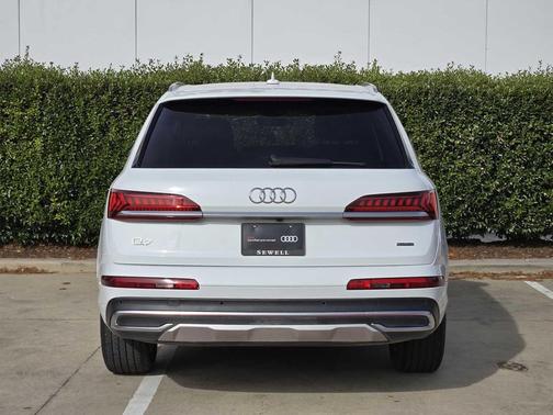 2022 Audi Q7 45 Premium