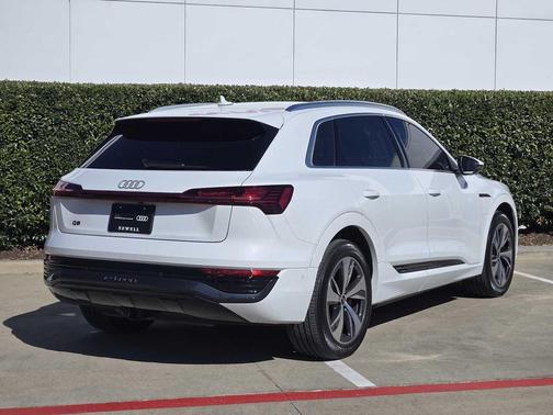 2024 Audi Q8 e-tron Premium Plus