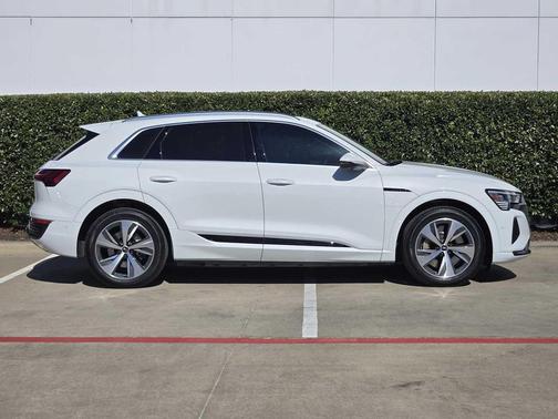 2024 Audi Q8 e-tron Premium Plus