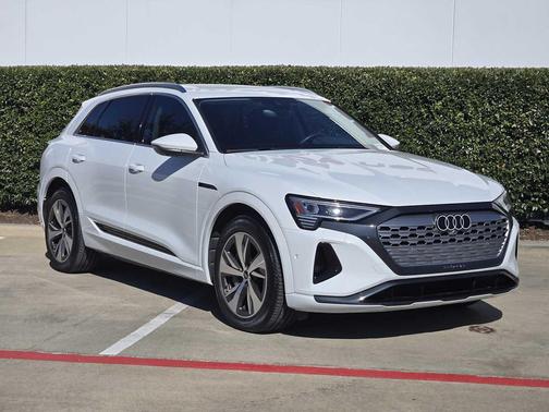 2024 Audi Q8 e-tron Premium Plus