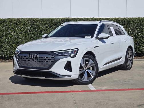 2024 Audi Q8 e-tron Premium Plus
