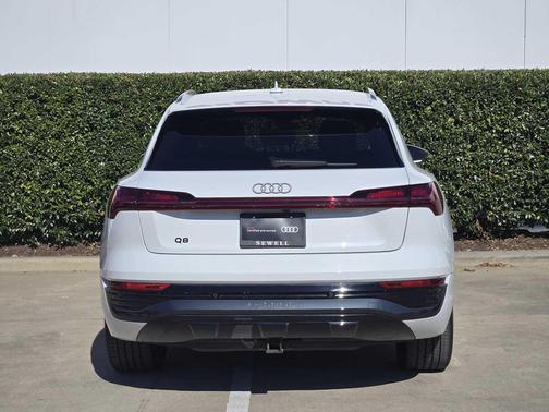 2024 Audi Q8 e-tron Premium Plus