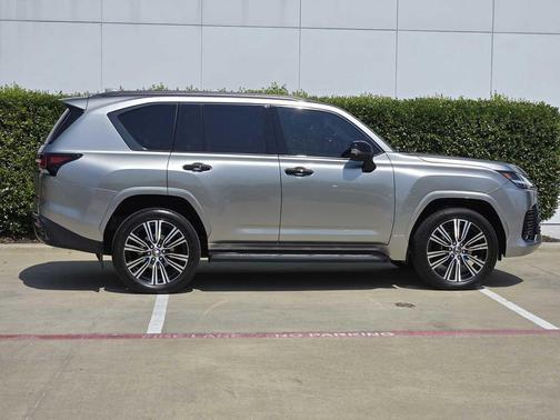 2025 Lexus LX 600 Luxury