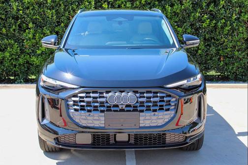 Mythos Black Metallic 2026 Audi Q5 Premium Plus TFSI quattro S tronic