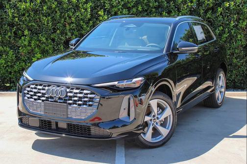 Mythos Black Metallic 2026 Audi Q5 Premium Plus TFSI quattro S tronic