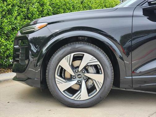 2025 Audi Q6 e-tron Prestige quattro