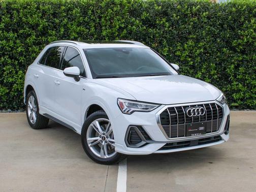 GLACIER WHITE 2024 Audi Q3 45 S line Premium Plus