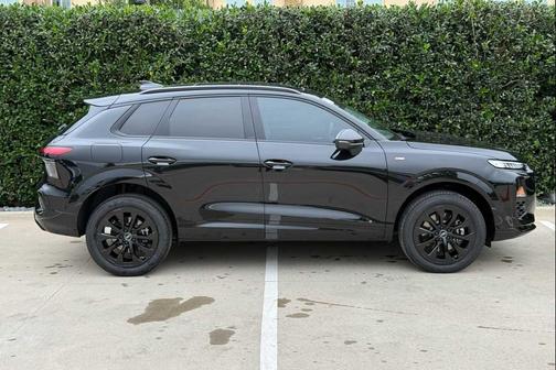 Mythos Black Metallic 2026 Audi Q3 TFSI quattro S tronic
