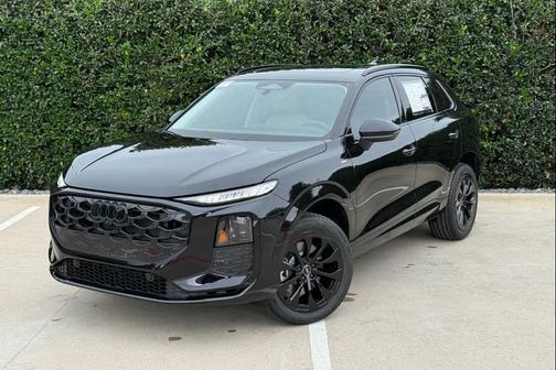 Mythos Black Metallic 2026 Audi Q3 TFSI quattro S tronic