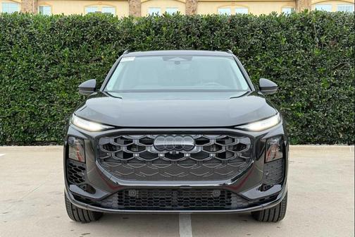 Mythos Black Metallic 2026 Audi Q3 TFSI quattro S tronic