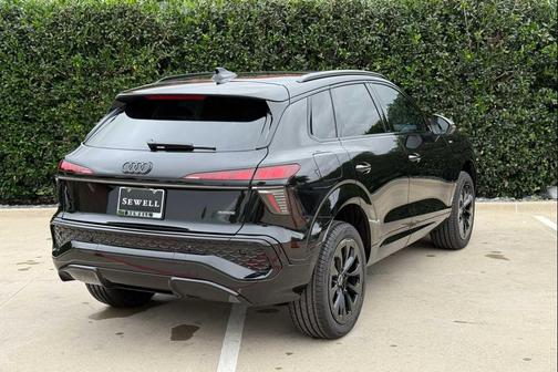 Mythos Black Metallic 2026 Audi Q3 TFSI quattro S tronic