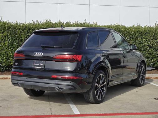 2022 Audi Q7 55 Premium Plus