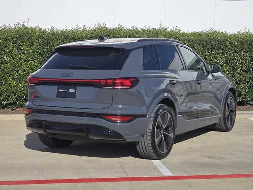 2025 Audi SQ6 e-tron Prestige quattro