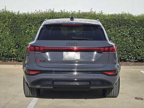2025 Audi SQ6 e-tron Prestige quattro