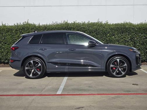 2025 Audi SQ6 e-tron Prestige quattro