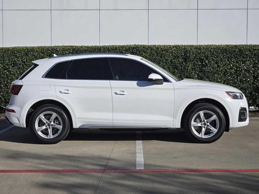 2024 Audi Q5 40 Premium