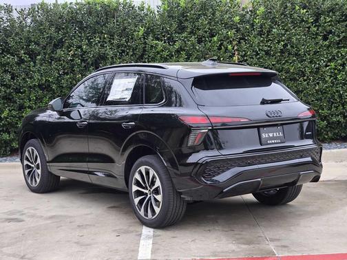 MYTHOS BLACK 2026 Audi Q3 TFSI quattro S tronic