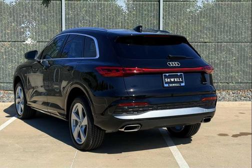 MYTHOS BLACK 2026 Audi Q5 Premium Plus TFSI quattro S tronic