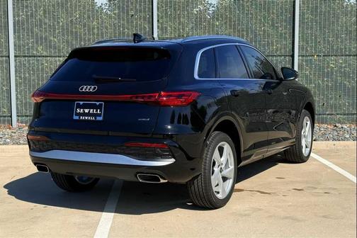 MYTHOS BLACK 2026 Audi Q5 Premium Plus TFSI quattro S tronic