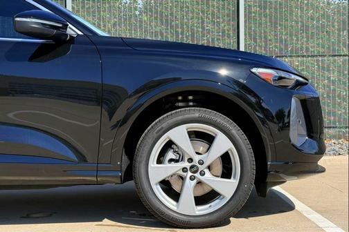 MYTHOS BLACK 2026 Audi Q5 Premium Plus TFSI quattro S tronic