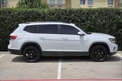 Pure White 2023 Volkswagen Atlas 3.6L SE w/Technology