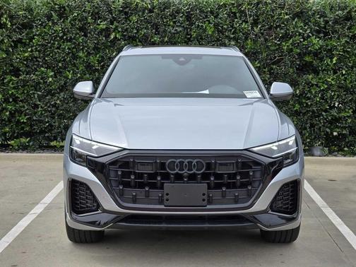 SATELLITE SILVE 2025 Audi Q8 55 Premium