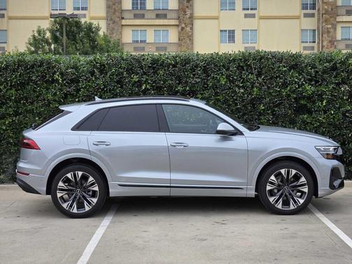 SATELLITE SILVE 2025 Audi Q8 55 Premium