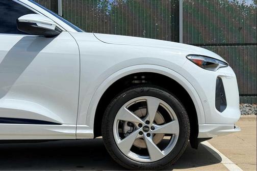 GLACIER WHITE 2026 Audi Q5 Premium Plus TFSI quattro S tronic