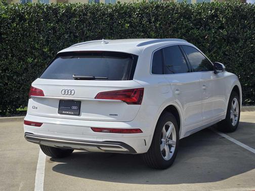 Arkona White 2024 Audi Q5 40 Premium