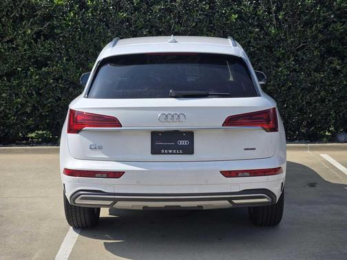 Arkona White 2024 Audi Q5 40 Premium