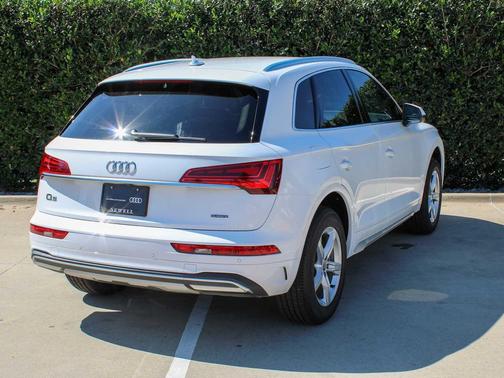 Arkona White 2024 Audi Q5 40 Premium