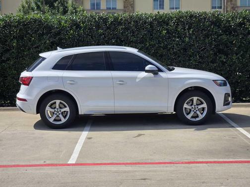 Arkona White 2024 Audi Q5 40 Premium