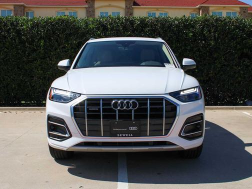Arkona White 2024 Audi Q5 40 Premium