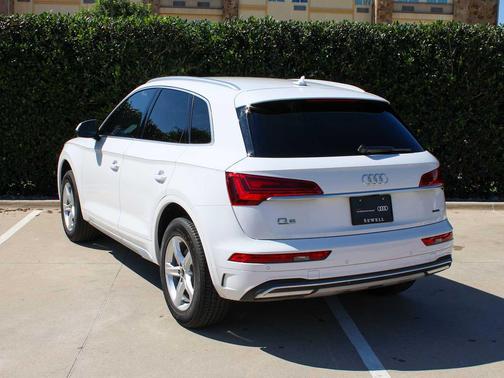 Arkona White 2024 Audi Q5 40 Premium