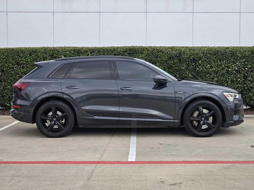 2019 Audi e-tron Premium Plus