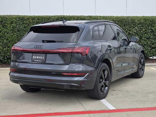 2019 Audi e-tron Premium Plus