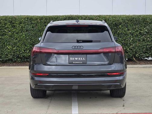 2019 Audi e-tron Premium Plus